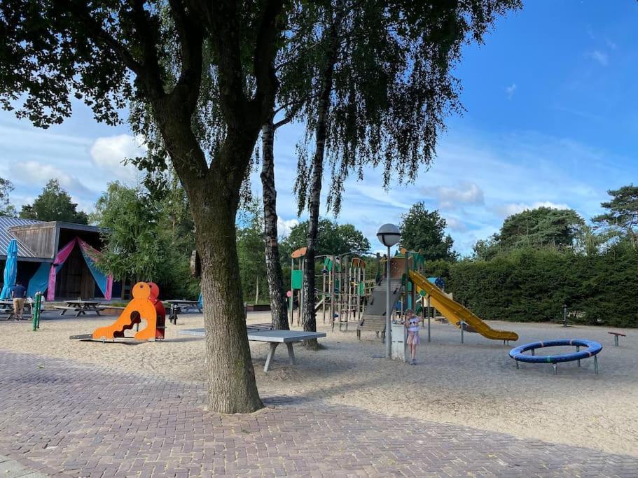 Knus Huisje Op Kindvriendelijk Park Met Zwembad Otterlo Exteriör bild